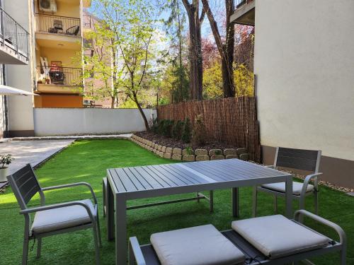 S18 Garden in the City Apartment — 4-Star Luxury Hotel in Budapest, Hungary