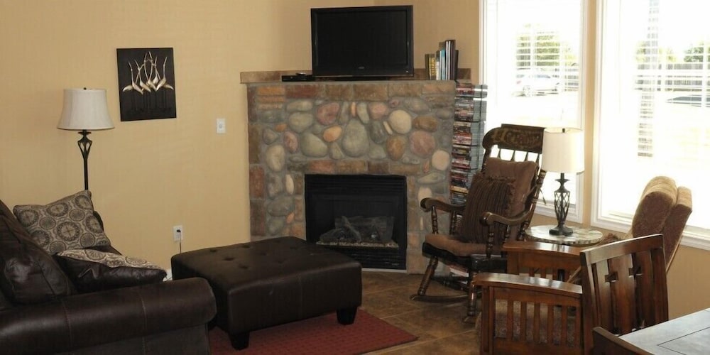 The Collins Inn and Seaside Cottages - photo 28