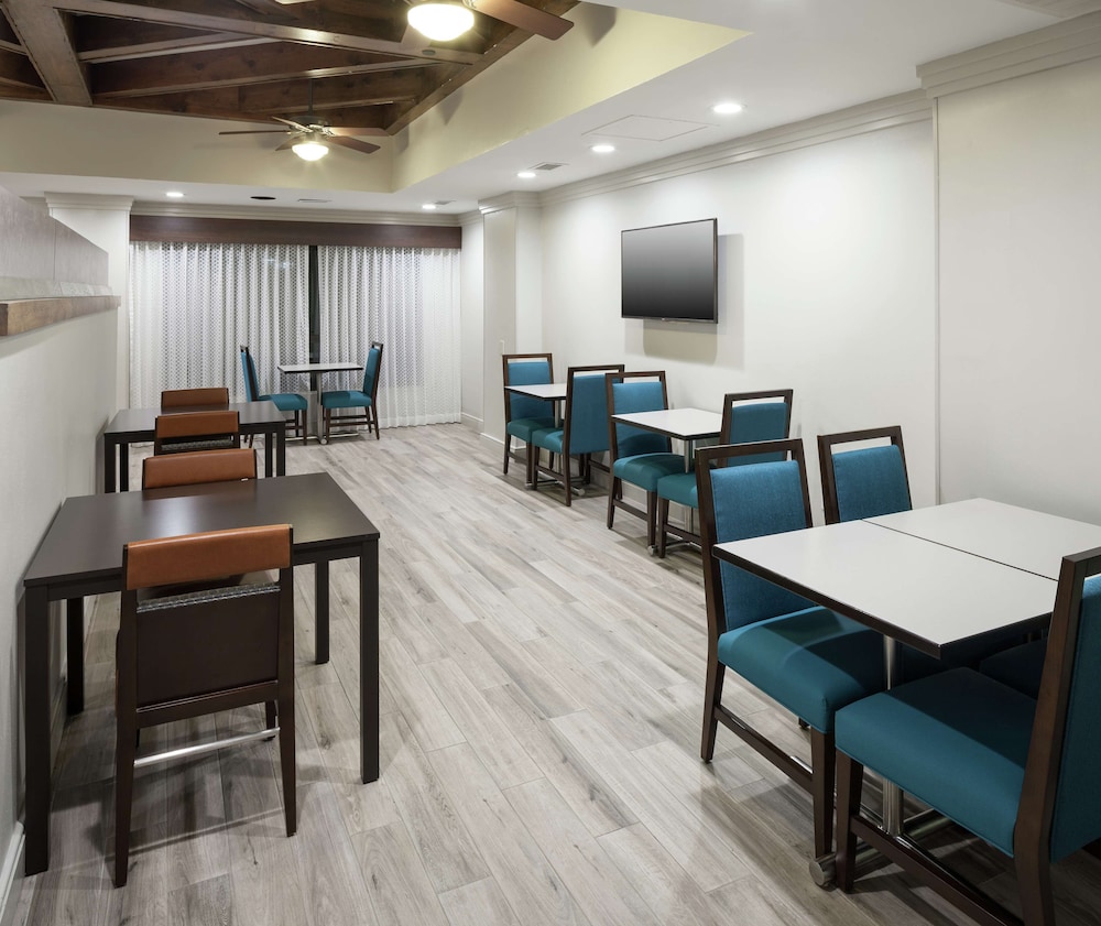 Hampton Inn Austin Round Rock - photo 4