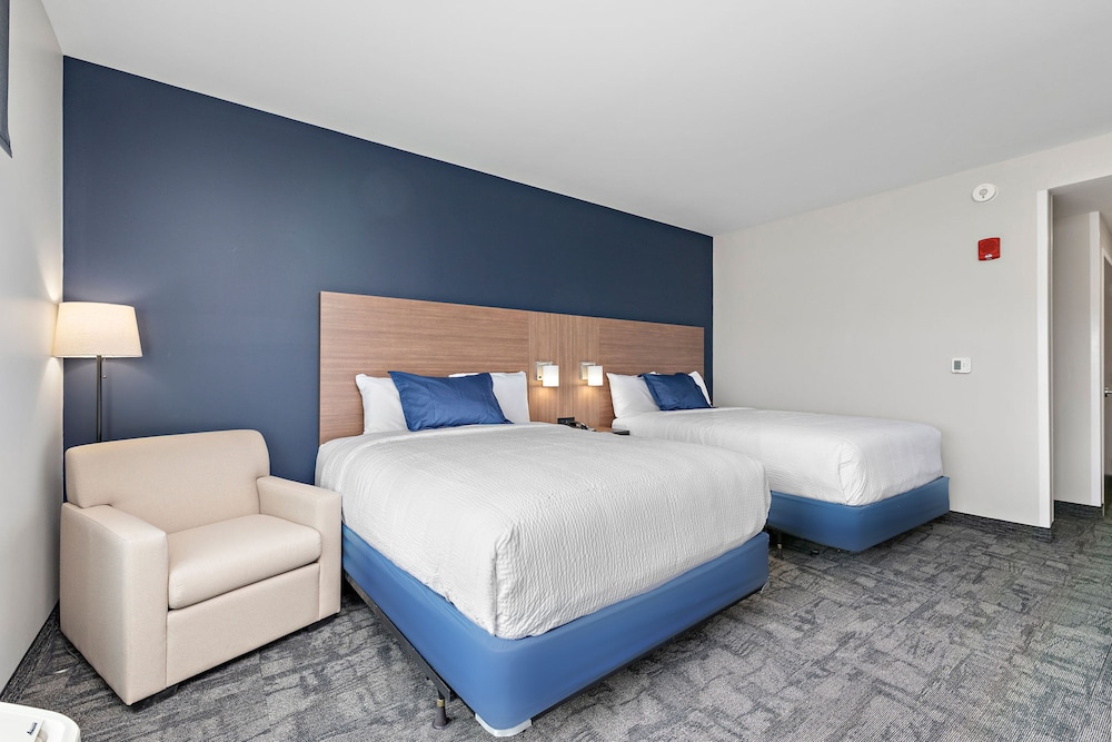 Holiday Inn Exp Parkville - photo 13