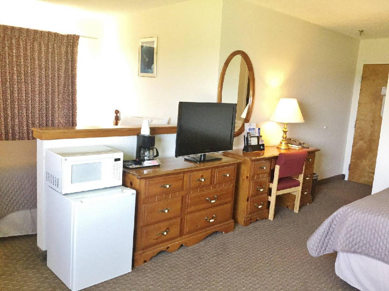 Americas Best Value Inn & Suites - photo 2