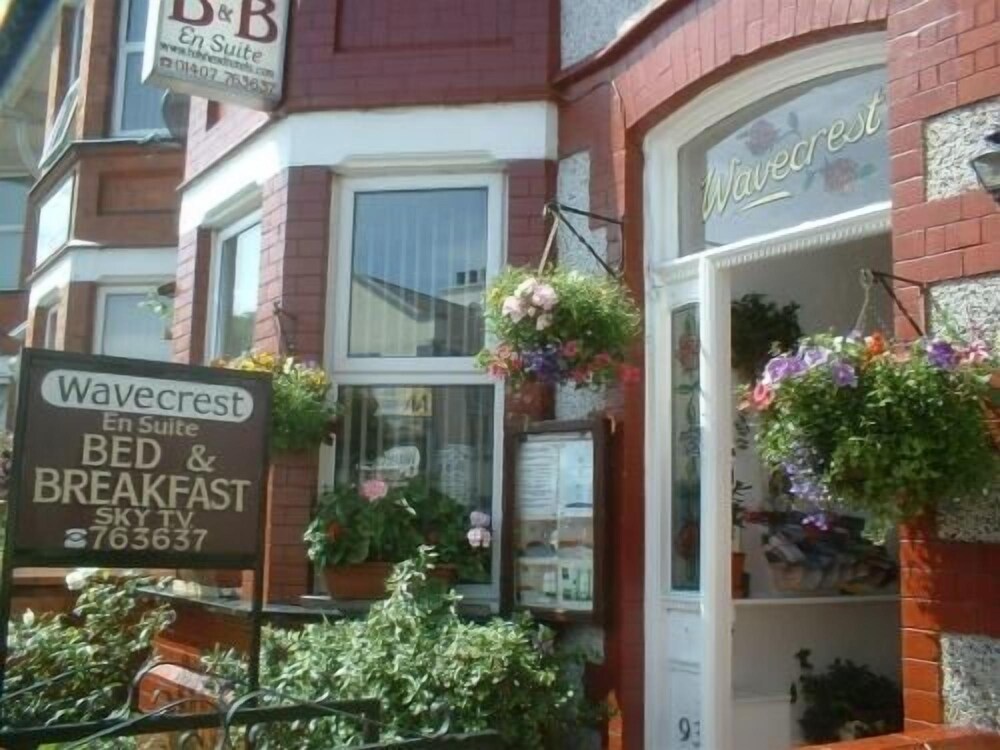 Wavecrest - carbon neutral hotel in Holyhead