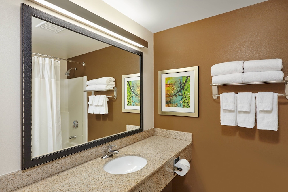 Fairfield Inn & Suites by Marriott Lombard - photo 20