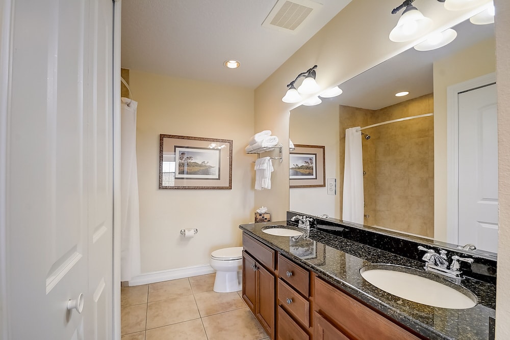 Emerald Greens Hotel Condo Resort - photo 13