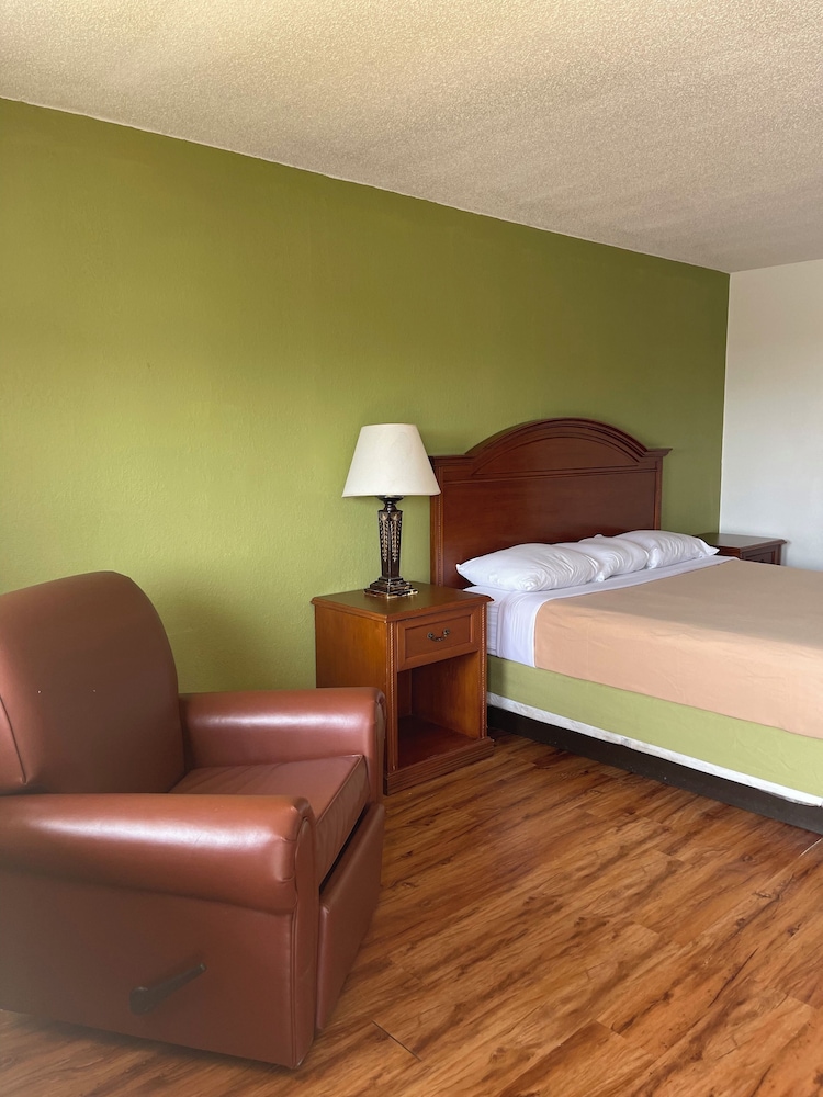 Relax Inn & Suites — Mattoon — photo 3