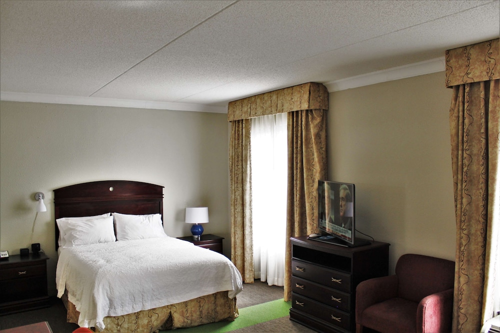 Hampton Inn Americus - photo 15