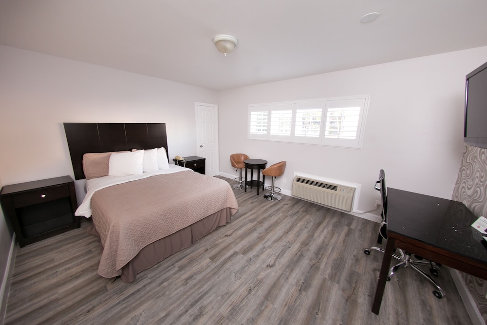 Metropolitan Inn & Suites - photo 8