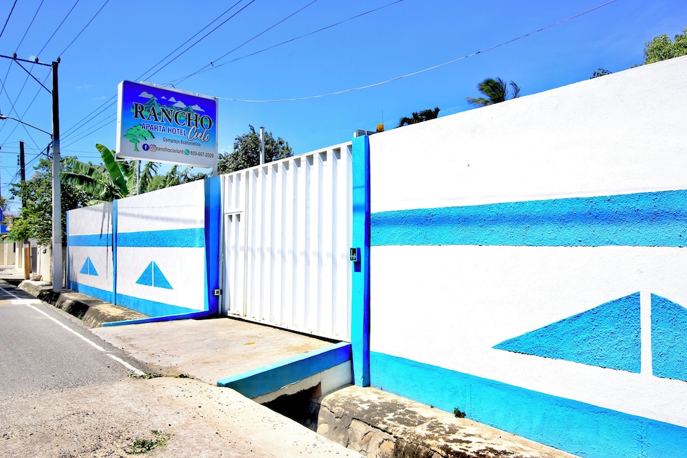 Complejo Ecoturistico Rancho Cielo — 4-Star Luxury Hotel in Licey Al Medio, Dominican Republic