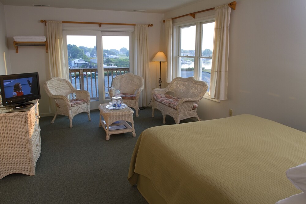 Knapps Narrows Marina & Inn - photo 5