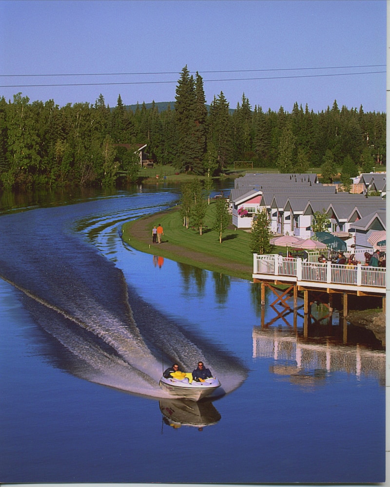 Rivers Edge Resort — hotel in Fairbanks