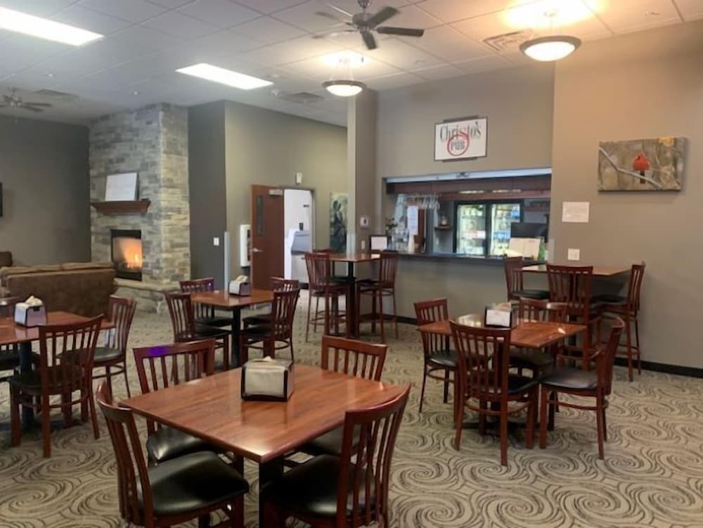 Cardinal Inn & Event Center - photo 14