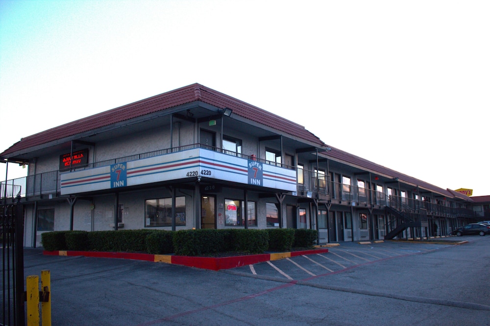 Super 7 Inn Dallas Near Duncanville - featured photo