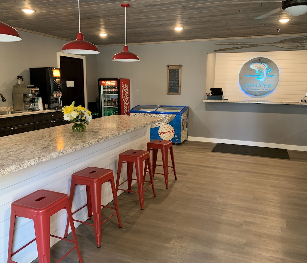 Hollys Resort in Fergus Falls, United States