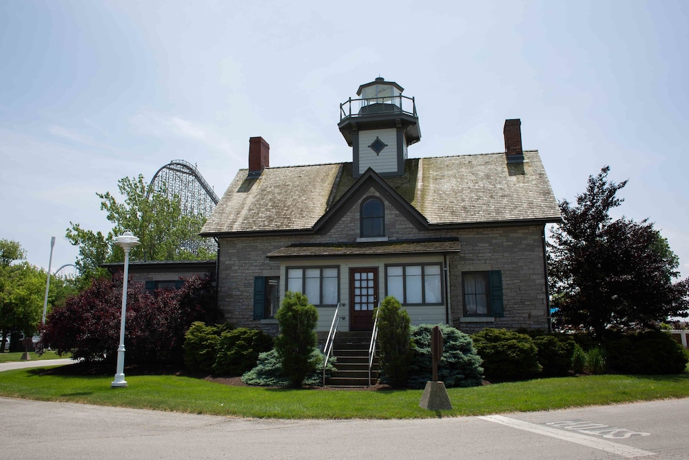 Cedar Point's Lighthouse Point - photo 41