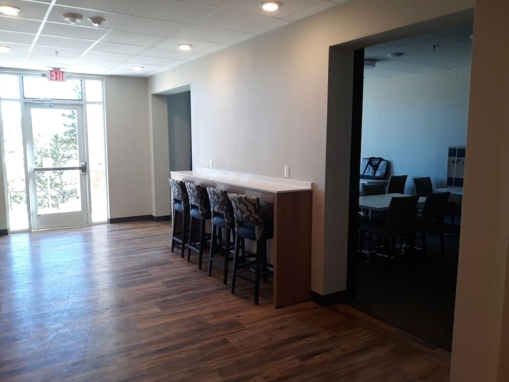 Microtel Inn & Suites by Wyndham Woodland Park - photo 20