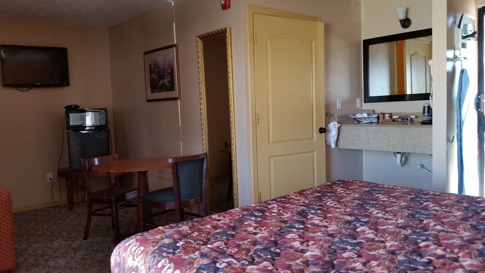Lakeview Inn & Suites - photo 7