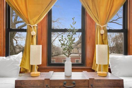 Golden Gem in Heart of East Rock Quiet 3BR Near DT and Yale — 4-Star Luxury Hotel in New Haven, United States