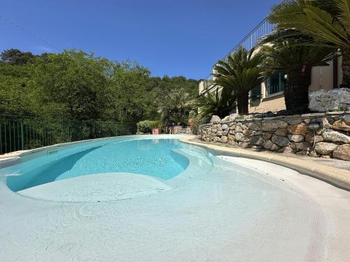 Villa Mareluna Stylish Waterfront Villa with Pool Near Sandy Beaches — 4-Star Luxury Hotel in San Terenzo, Italy