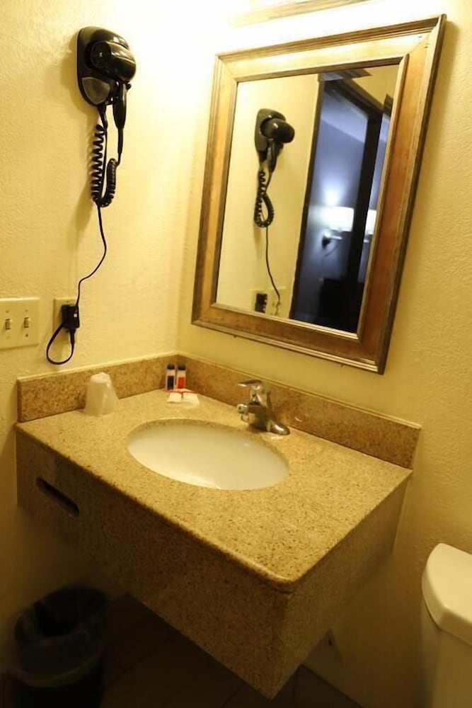 Super 8 by Wyndham Richmond Airport VA - photo 17