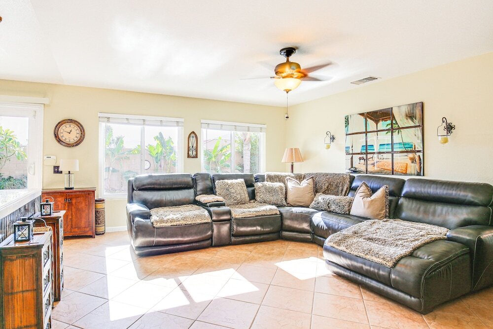 Hot Tub Bar and Outdoor Kitchen Chic Indio Retreat in Indio, United States