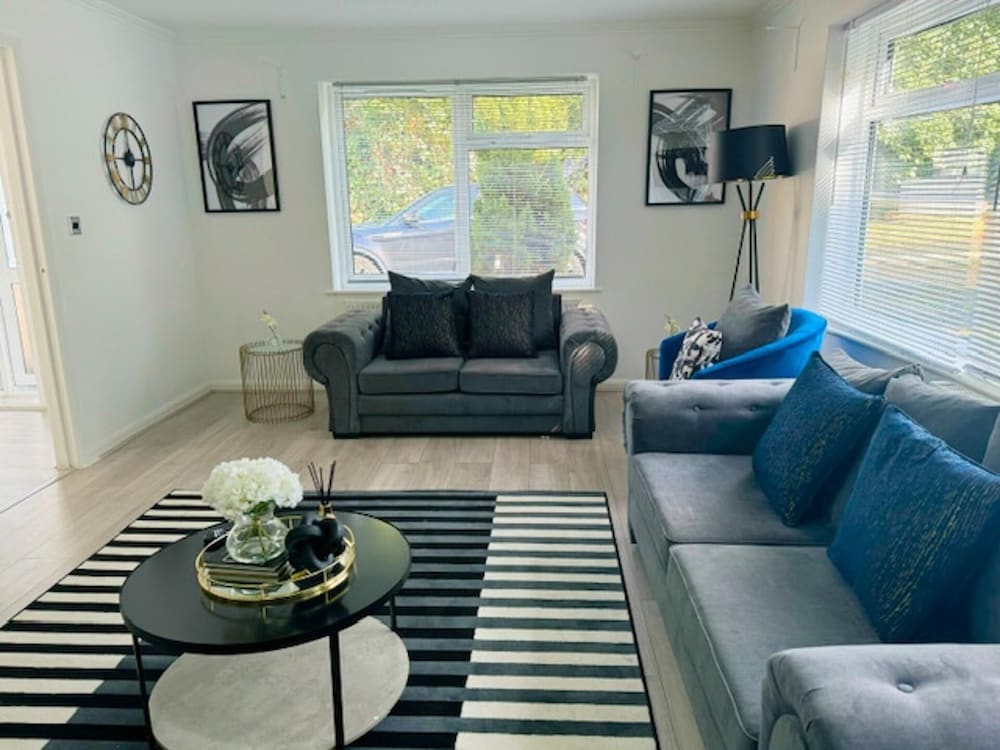 Bungalow Sleeps 6 Garden Wheelchair Access — 4-Star Luxury Hotel in Leicester, United Kingdom