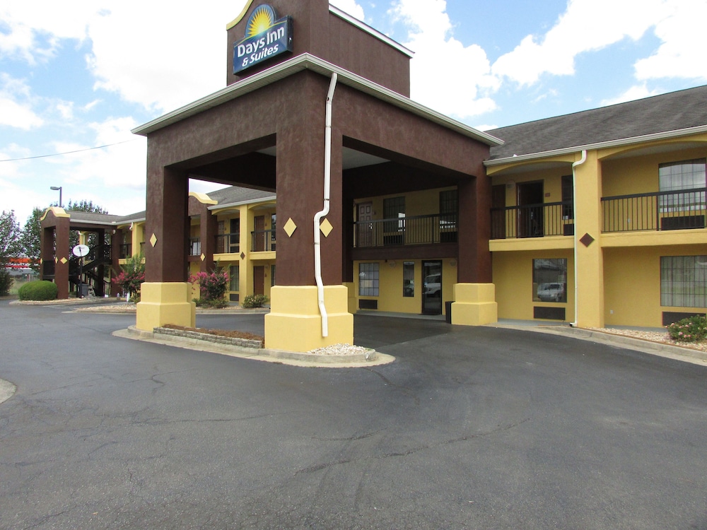 Days Inn & Suites by Wyndham Fort Valley - photo 34