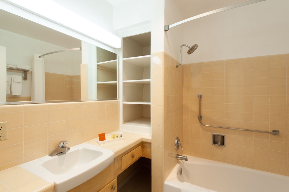 Studio City Court Yard Hotel - photo 36