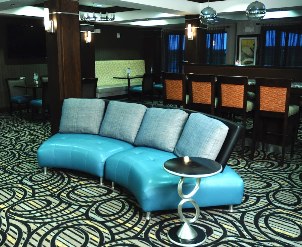 Holiday Inn Express & Suites Greenfield by IHG - photo 28
