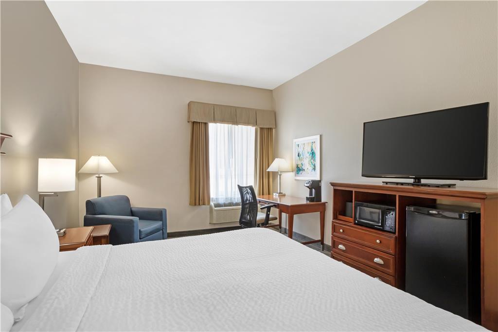 Best Western Plus Executive Hotel & Suites - photo 27