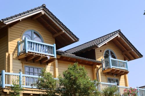 Seeblockhaus - carbon neutral hotel in Bosau