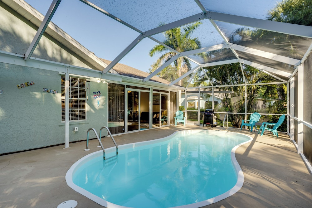 4 Mi to Port Charlotte Town Center: Group Retreat in Port Charlotte, United States