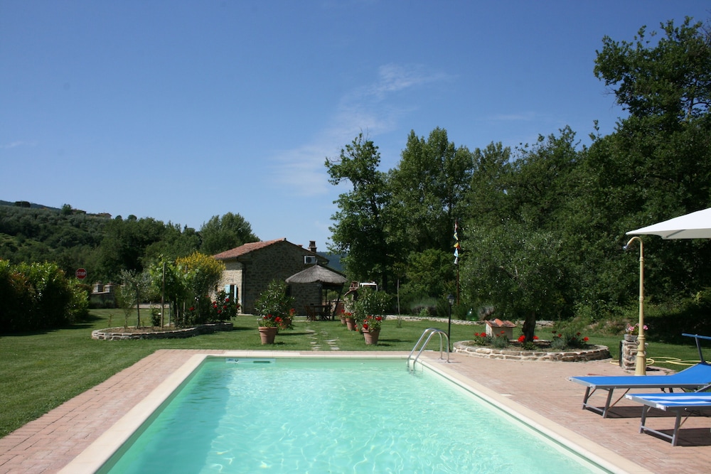 La casa di Pino — 4-Star Luxury Hotel in Castiglion Fiorentino, Italy