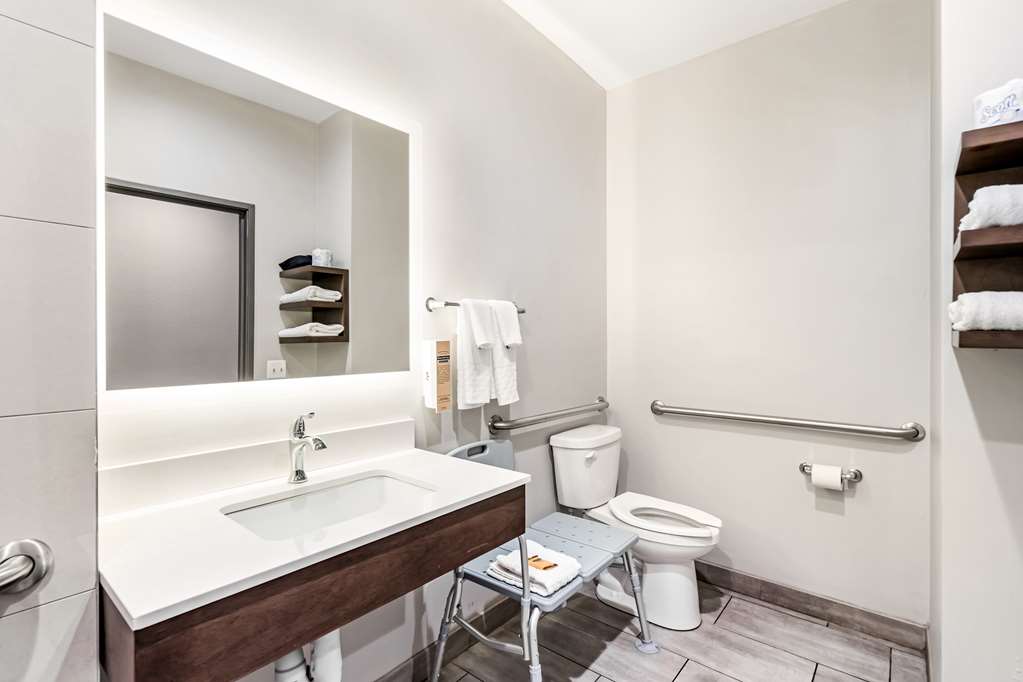 Best Western Plus Bourbonnais Hotel & Suites - photo 23