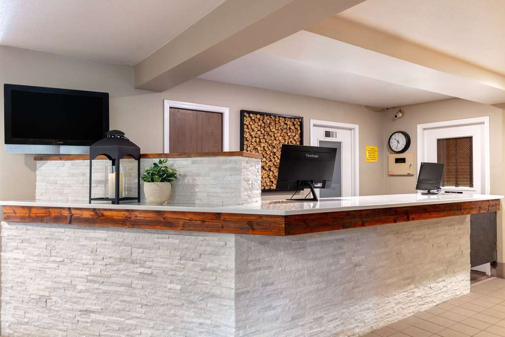 Super 8 by Wyndham St. Regis - photo 6