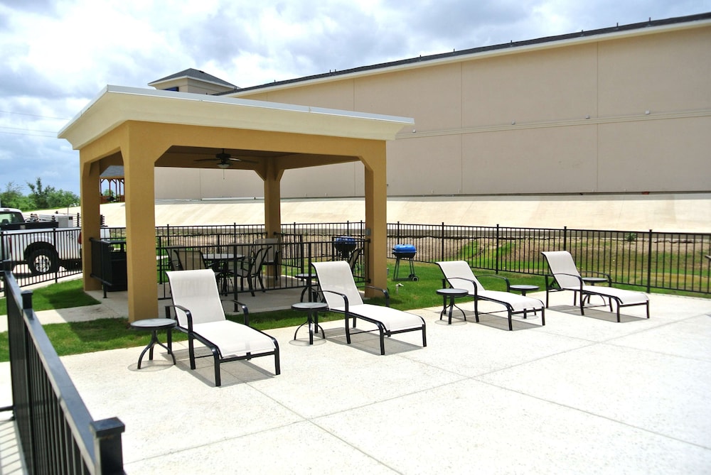 Hampton Inn Carrizo Springs - photo 43