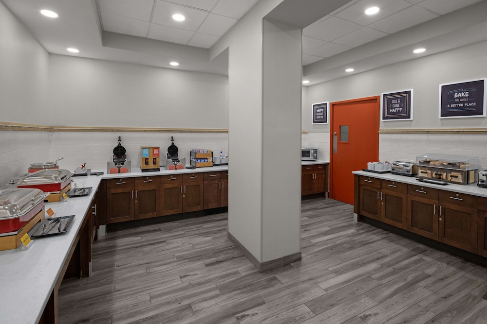 Hampton Inn Cleveland Downtown - photo 22