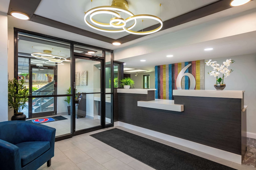 Motel 6 Charlotte NC Coliseum - photo 2