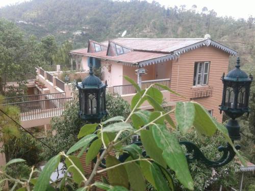 Whispering Heights - last minute hotel in Naini Tal