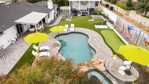 Hotel Homes The Camelback Manor - photo 6