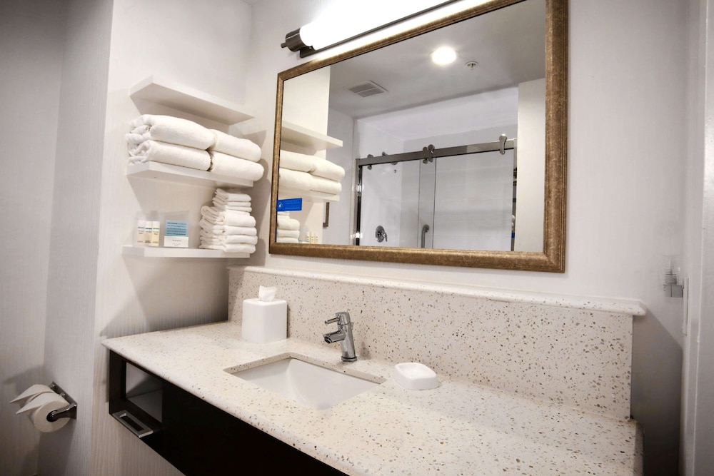 Hampton Inn & Suites Baltimore Aberdeen - photo 16