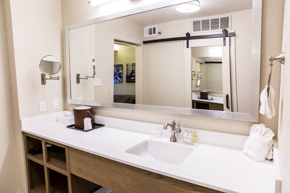 Fredericksburg Inn & Suites - photo 35
