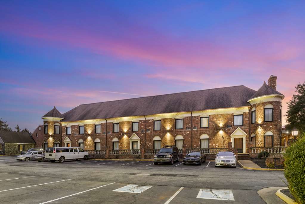 Best Western Plus Governor’s Inn in Richmond, United States