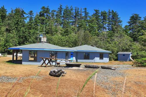 Totally Beachin Getaway by AvantStay Waterfront - photo 39