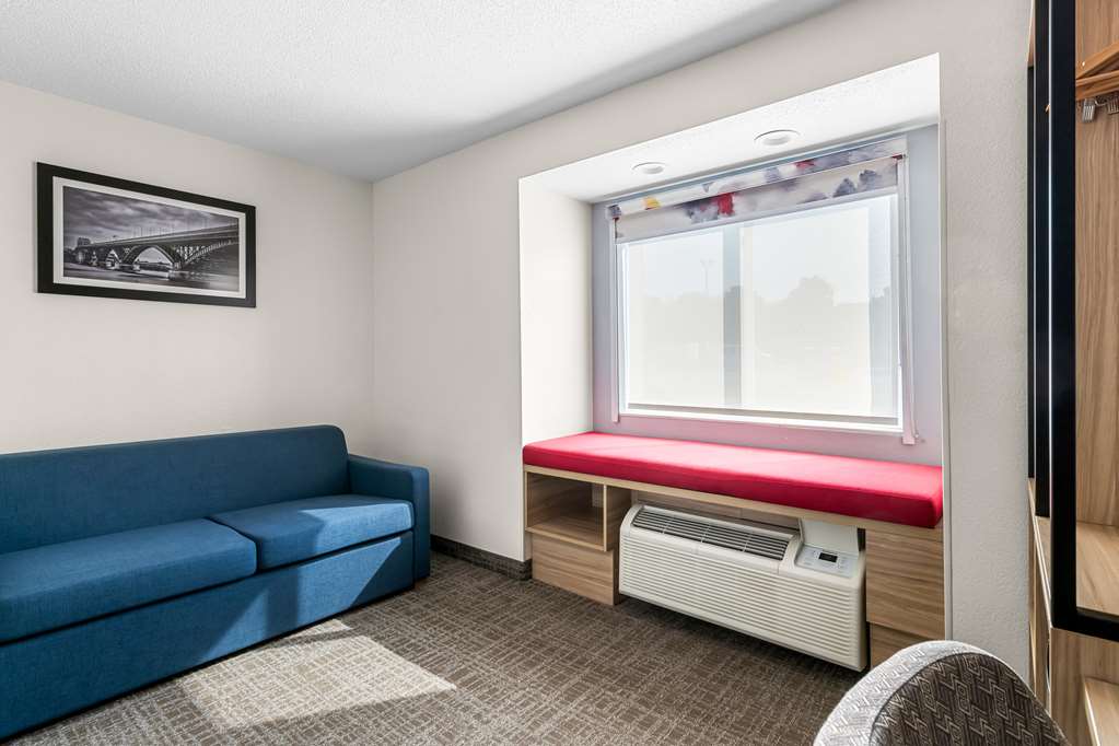 Best Western Buffalo Inn Suites - photo 17