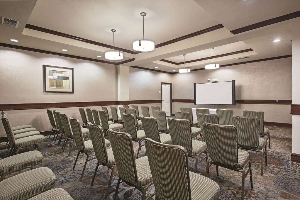 La Quinta Inn & Suites by Wyndham DFW Airport West Euless - photo 38