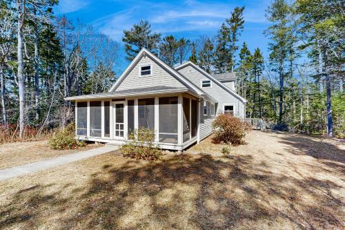 Pine Ledge - carbon neutral hotel in Boothbay Harbor