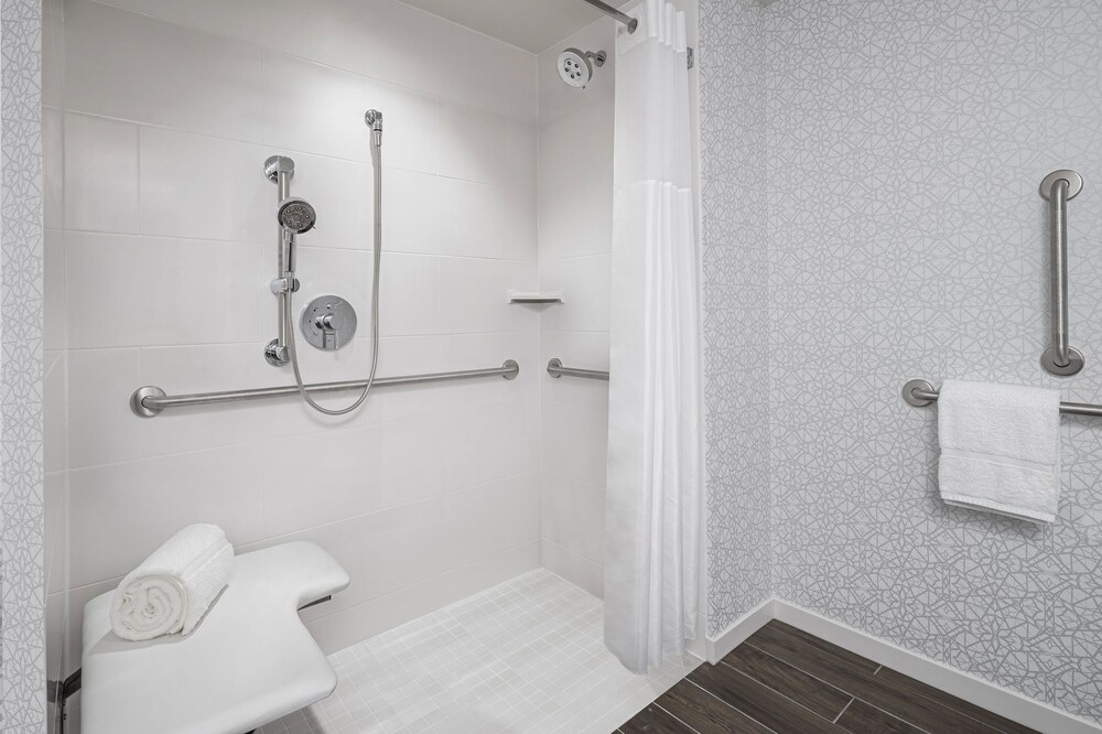 Hampton Inn Boston Woburn - photo 16
