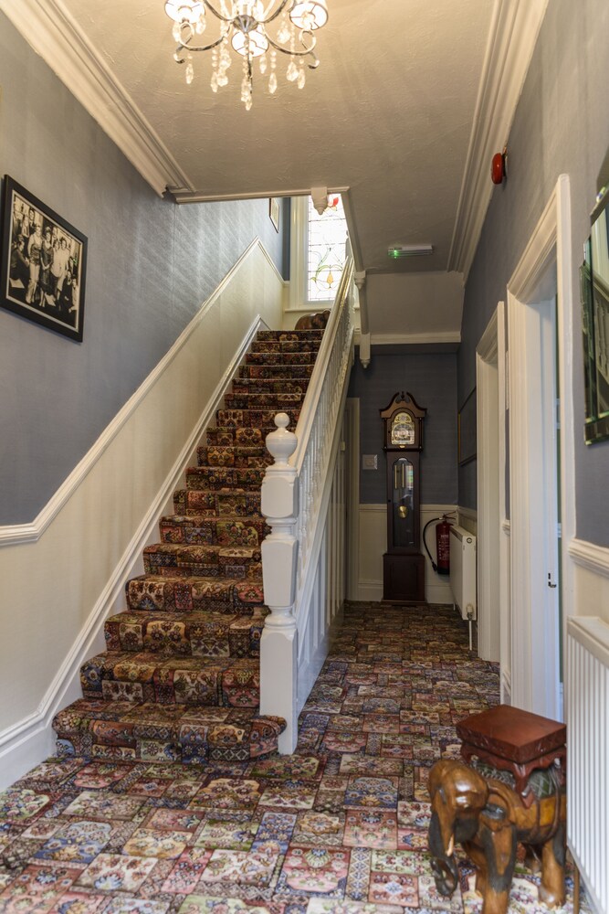 Crossroads Hotel — Bournemouth — photo 3