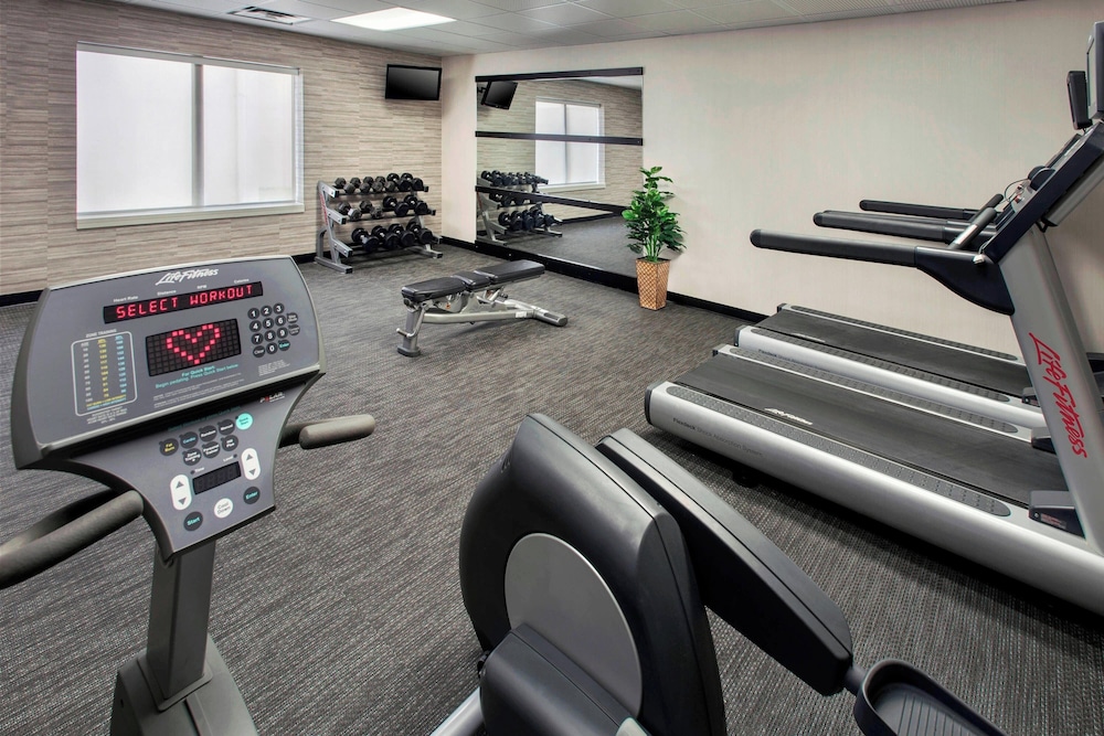 Courtyard by Marriott Newark Liberty International Airport - photo 13