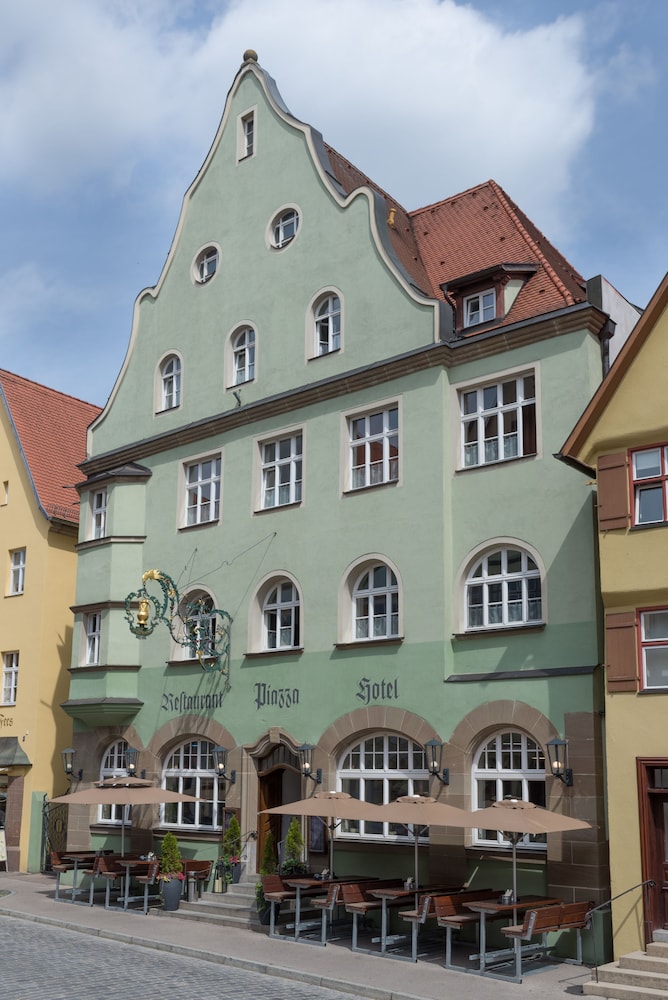 Altstadthotel Und Restaurant Piazza — Dinkelsbuhl
